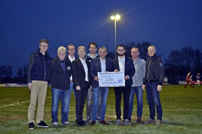 Neue Flutlichtanlage für den SuS Strackholt
